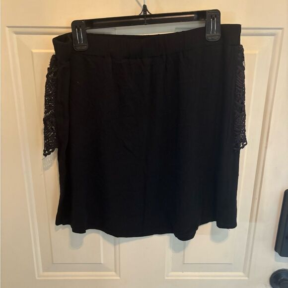 LA MIEL Black A-Line Skirt with Lace Detail - Picture 3 of 4